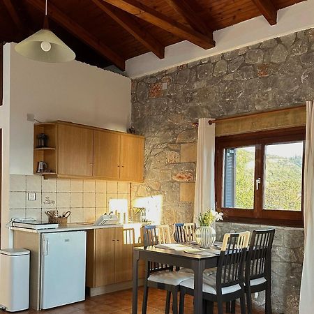 Papanestoras Apartments Kardhamili Bagian luar foto