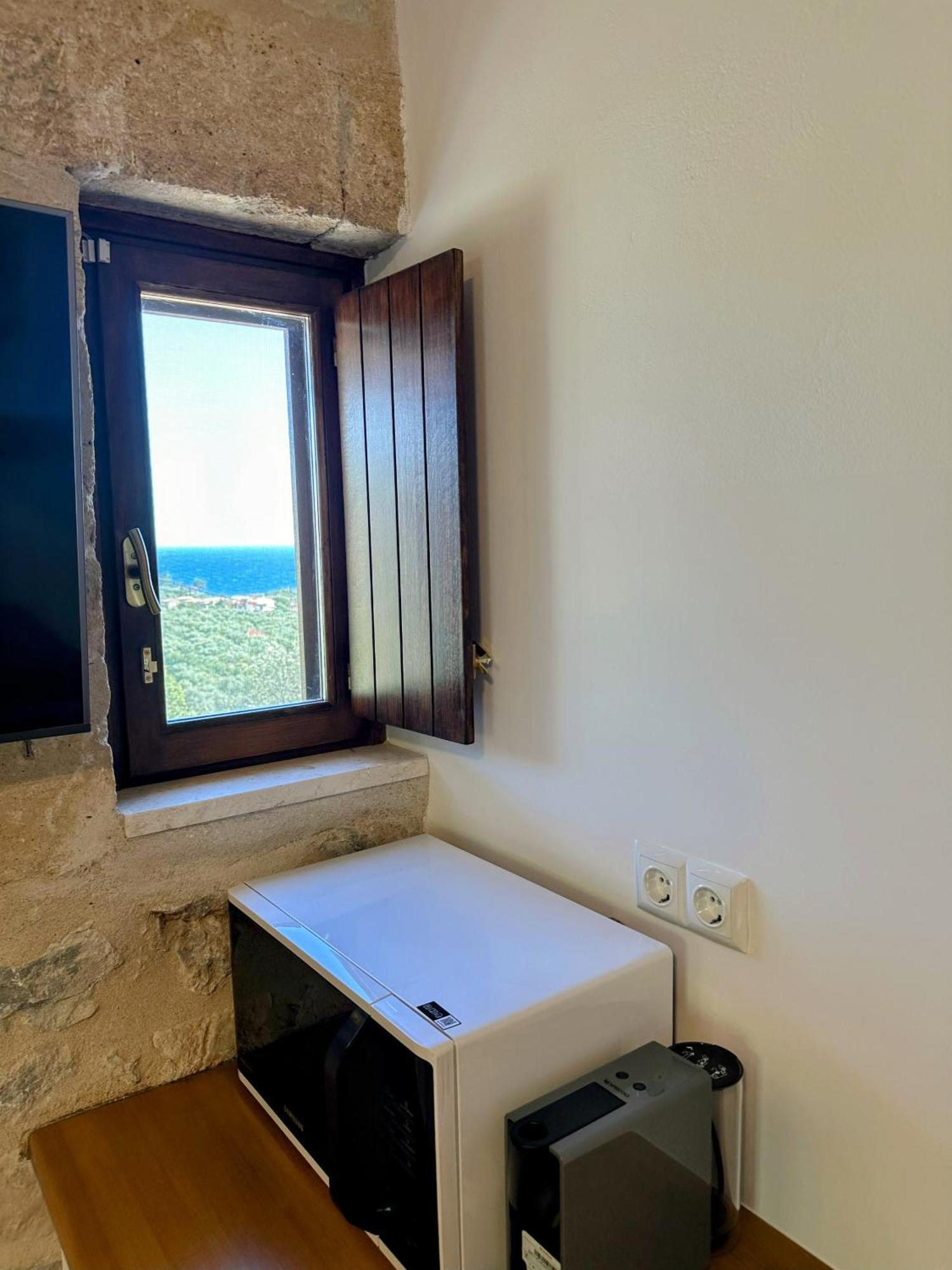 Papanestoras Apartments Kardhamili Bagian luar foto