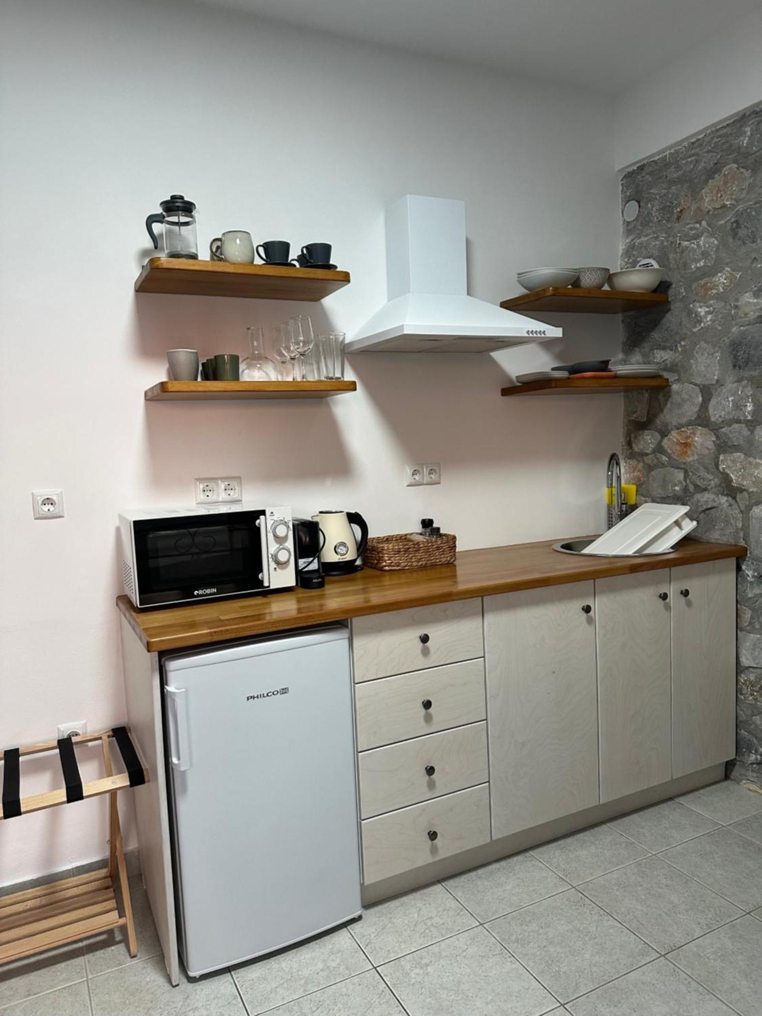 Papanestoras Apartments Kardhamili Bagian luar foto
