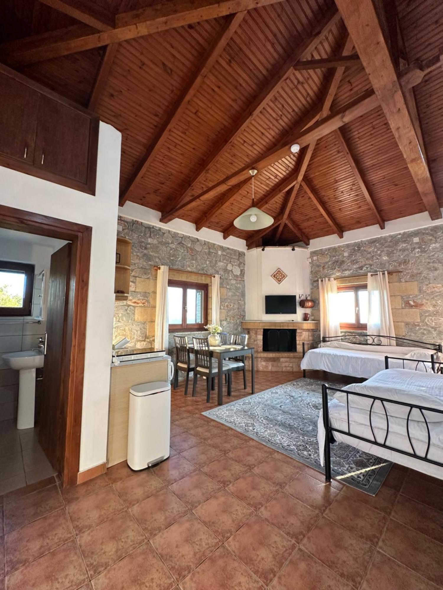 Papanestoras Apartments Kardhamili Bagian luar foto