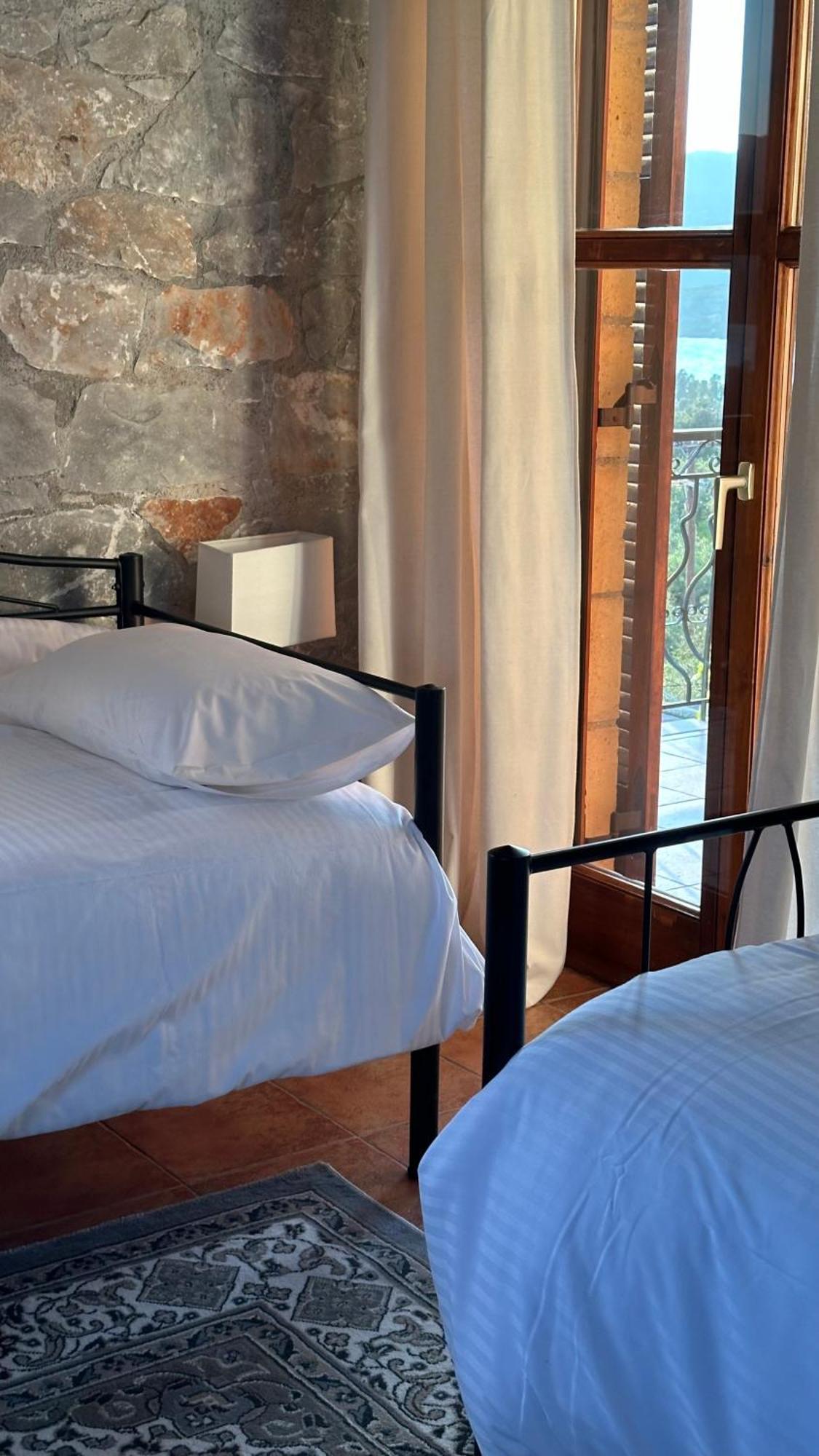 Papanestoras Apartments Kardhamili Bagian luar foto