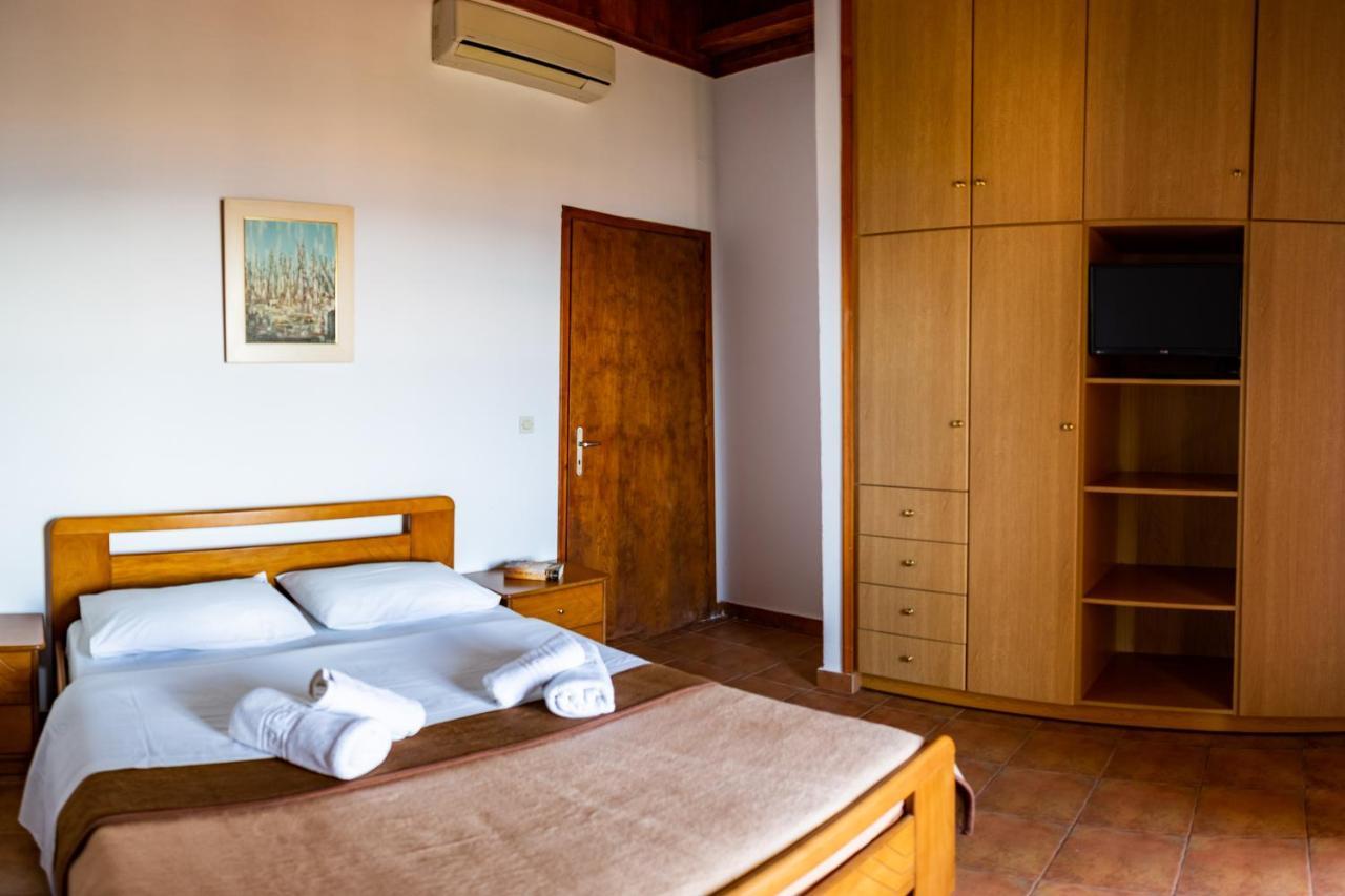 Papanestoras Apartments Kardhamili Bagian luar foto