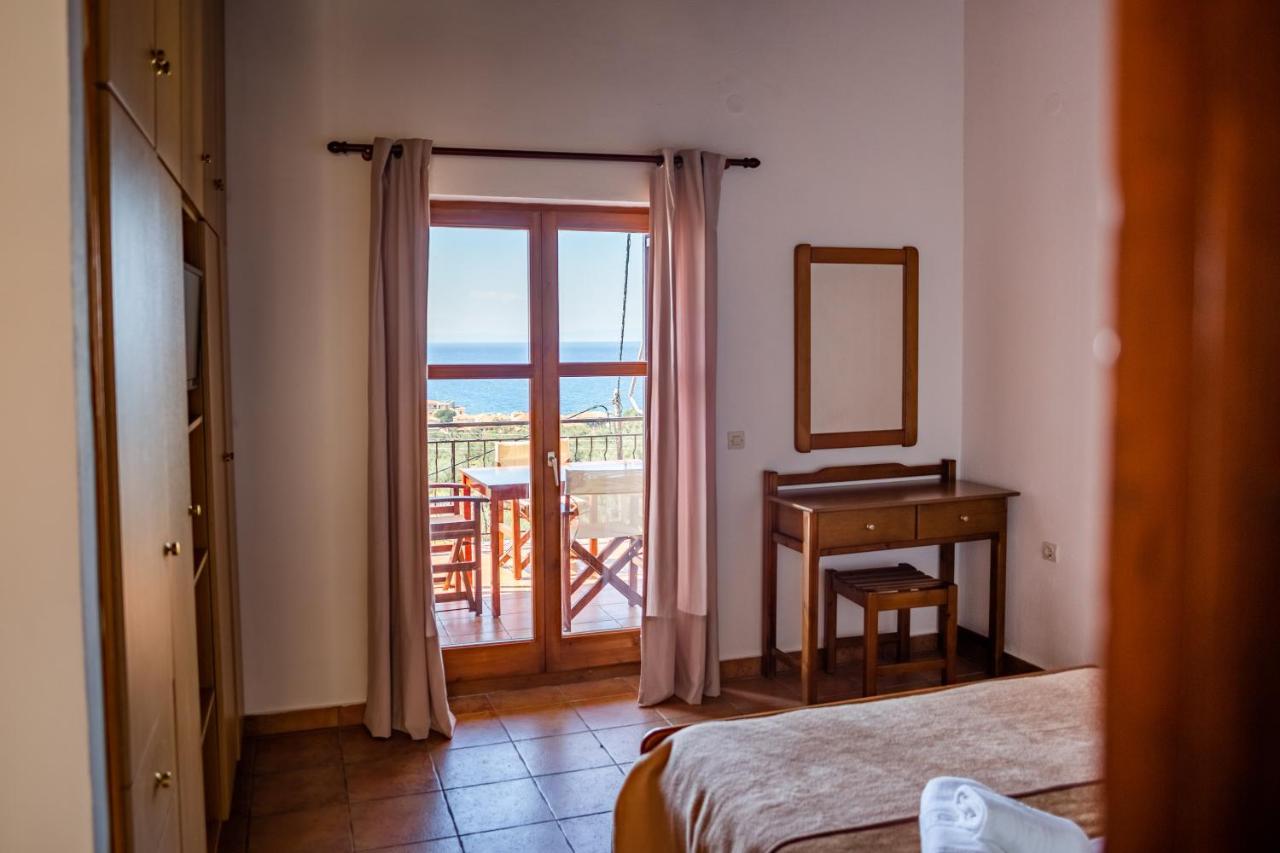 Papanestoras Apartments Kardhamili Bagian luar foto